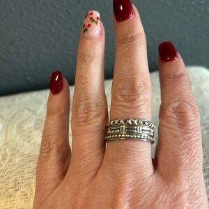 Vintage Silpada -Elegant Silver Stack Rings
size 9